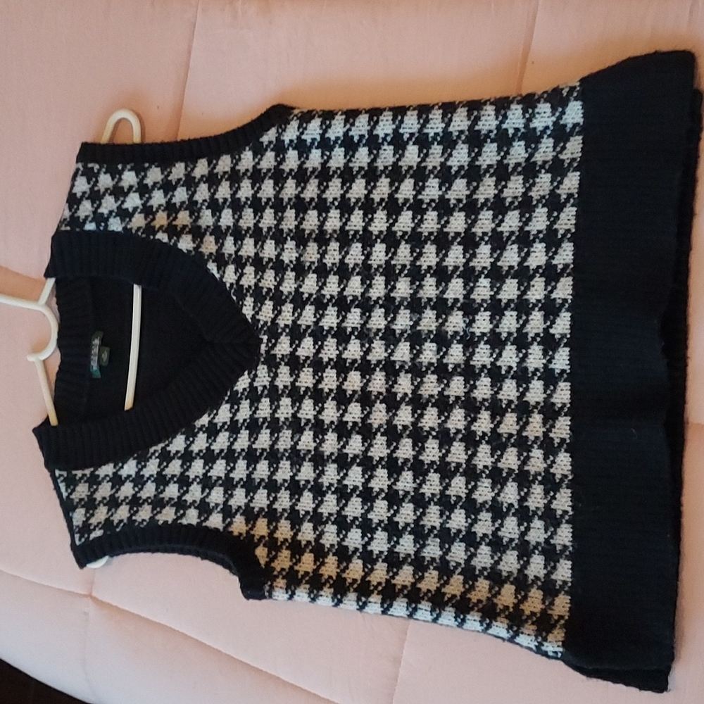 Sweater vest